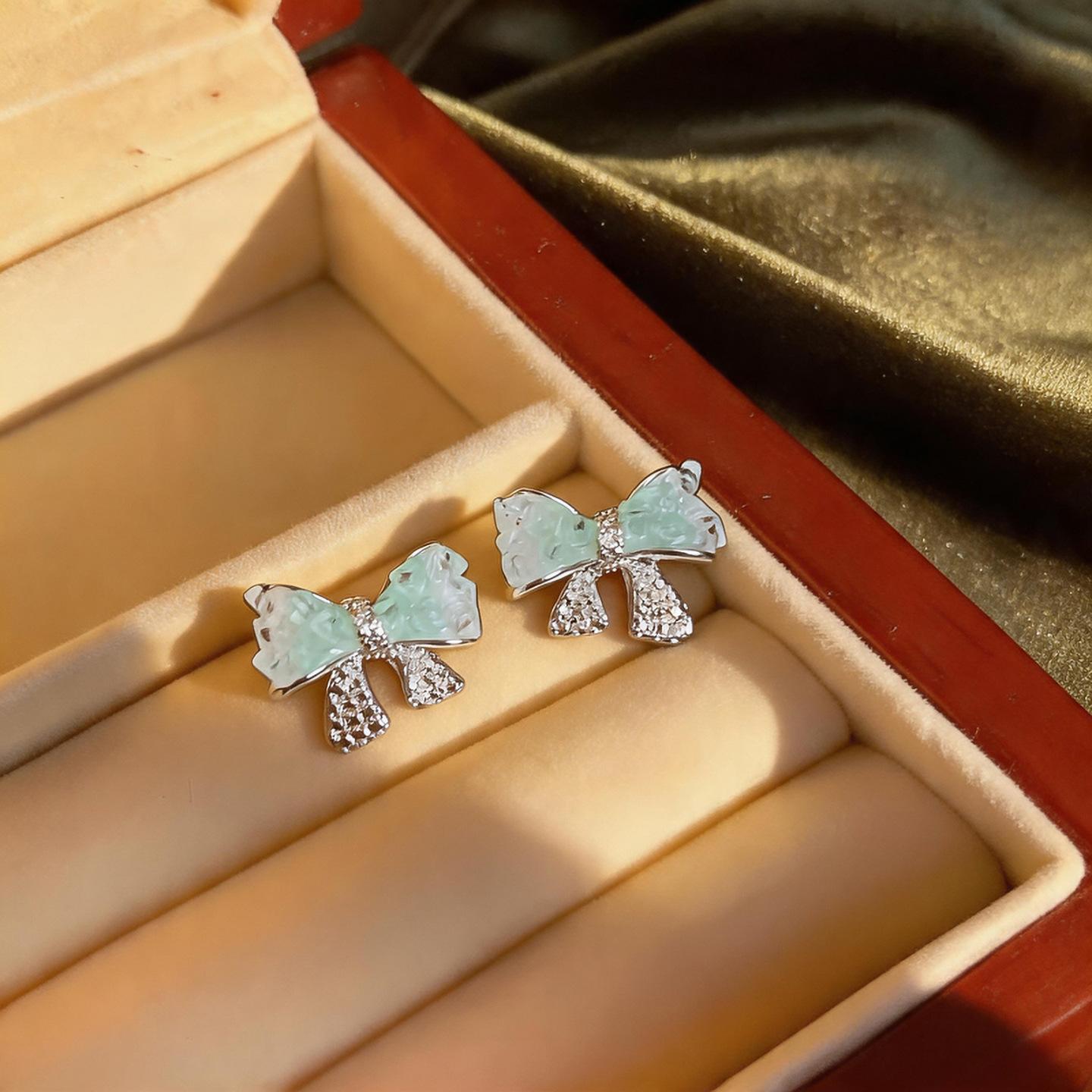 

Sweet Cute Gradually Green Crystal Bow Earrings for Women Girls Fashion Elegant Stud Earrings Holiday Style Jewelry Accessories