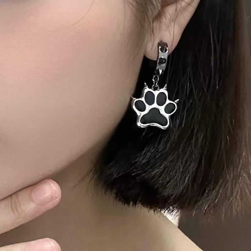 Hip Hop Punk Cat Paw Pendant Earrings Suitable For Men And Women Cool And Personalized Black Rivet Jewelry Gifts