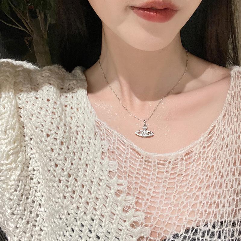 Titanium steel does not fade Queen Mother necklace pearl Saturn paperclip pendant light luxury niche accessories high-end accessories