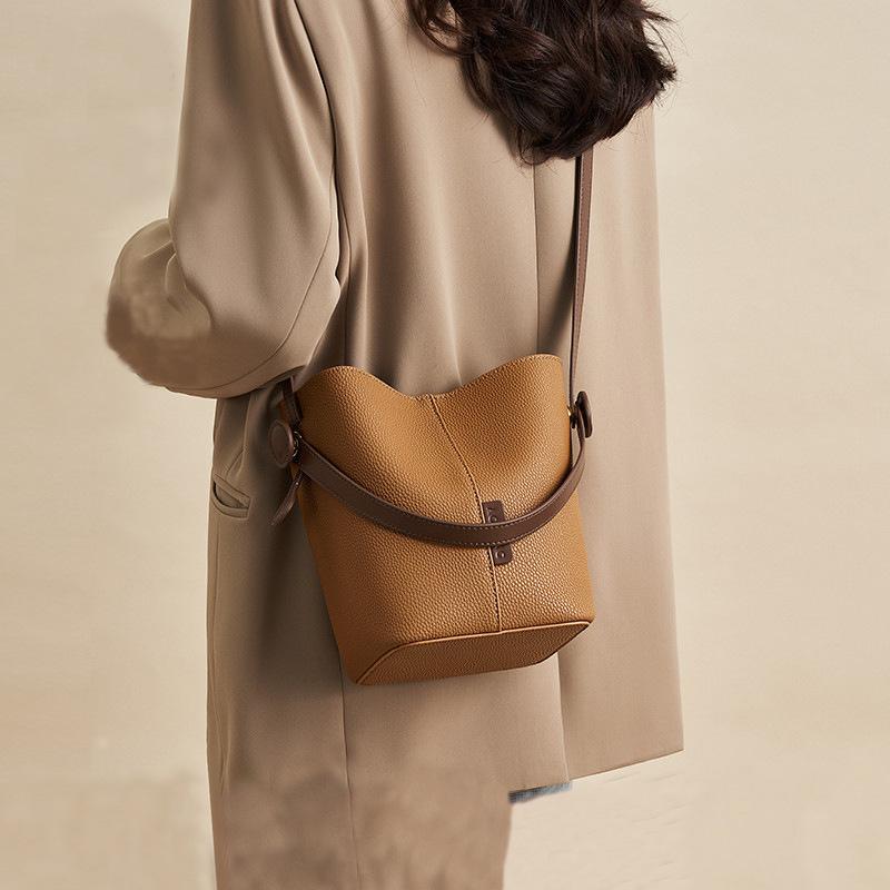 This Year's Popular New Basket-style Bucket Bag Is a High-end, Stylish Shoulder and Crossbody Bag for Women