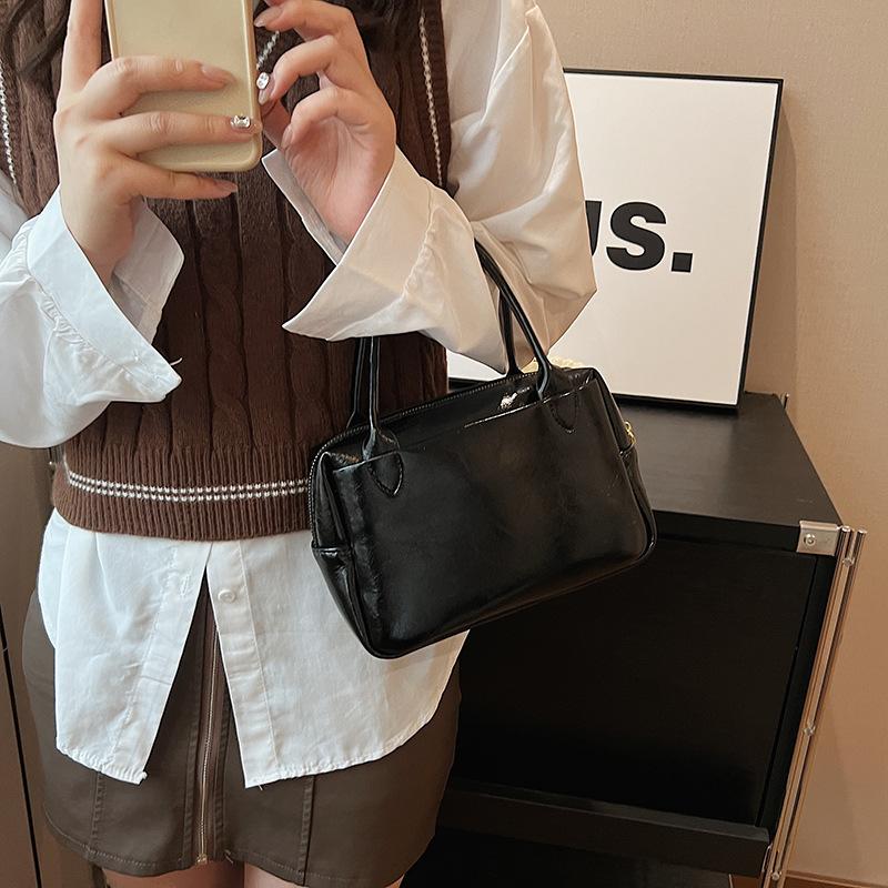 Super Fire Small Bag Women's Autumn and Winter Versatile 2025 New Fashion Shoulder Messenger Bag Women's Portable Small Bag