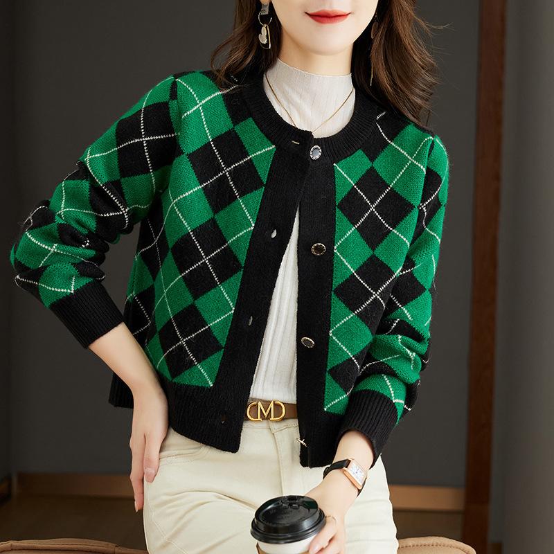 

New spring sweater small shawl crew neck knitted cardigan women s short high waist coat with skirt One size зелёный