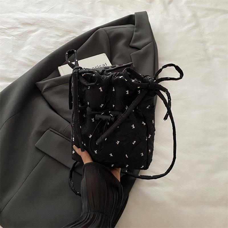 Сумка-подмышка с бантом женская новая нишевая простая сумка-тоут универсальная повседневная модная сумка через плечо