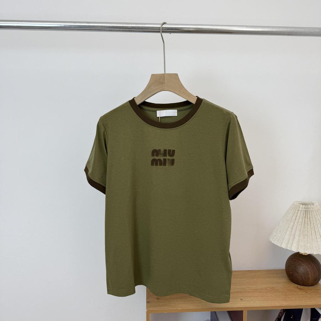 Miu Miu Damen Frühling/Sommer 2026 Klassisches Baumwoll-T-Shirt mit gesticktem Logo, Rundhalsausschnitt, Kurze Ärmel, Unifarben