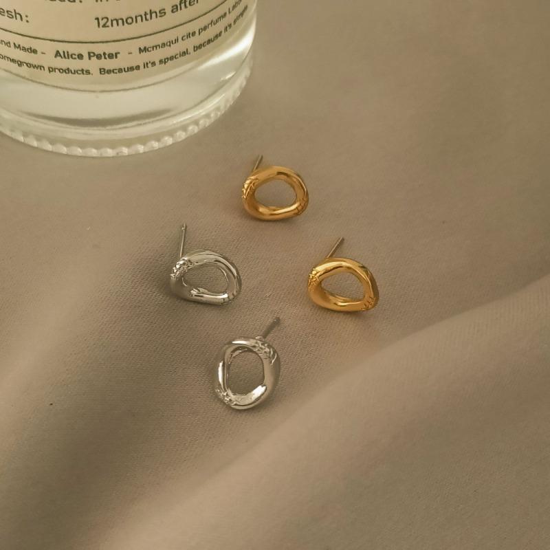 Classic Simple Irregular Ellipse Little Stud Earrings for Women Cute Temperament Stainless Steel Korea Fashion Jewelry Accessory