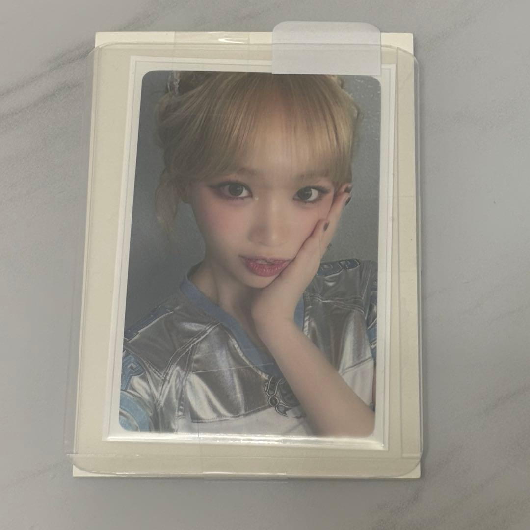 

[USED] Luceraphim Chaewon EASY yizhiyu Qingdao autograph session Chinese trading card