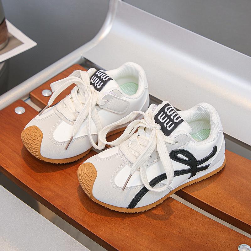 Children's shoes 2025 spring and summer new students mesh hollow breathable boys sports shoes soft sole non-slip girls board shoes