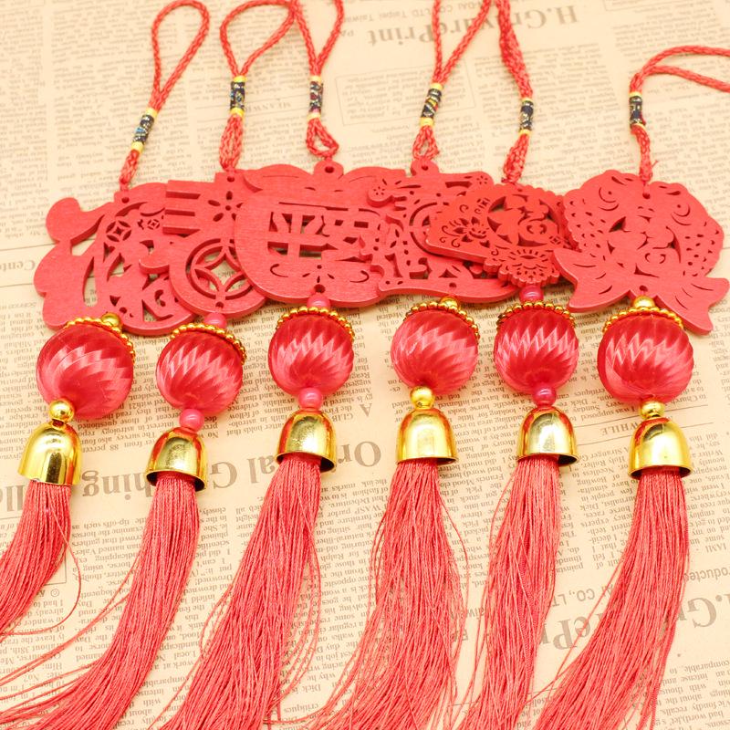 

Праздничные фонарики: Весенние иероглифы Фу и подвески Мира для китайского Нового года