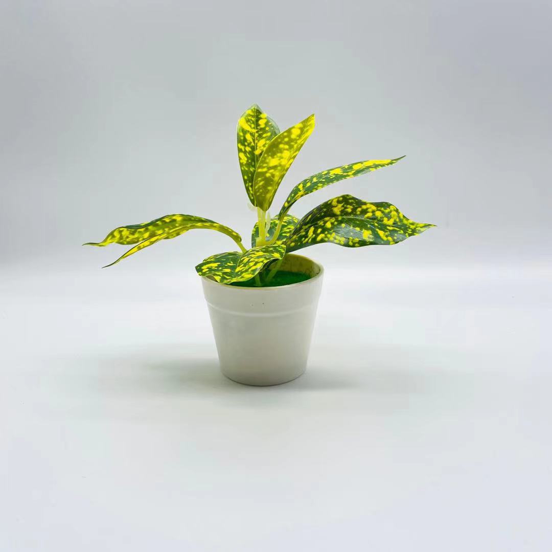 

Home Simulation Green Small Potted Plants Desktop Decoration Fake Potted Landscaping Artificial Flowers Creative Ornaments 1pc