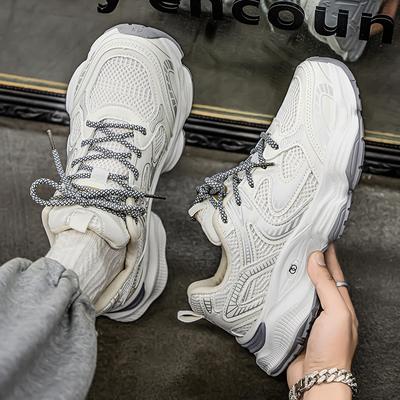 Zapatos de hombre primavera 2025 nuevos zapatos de malla transpirable zapatos deportivos de plataforma versátiles de tendencia para hombre zapatos casuales de moda para papá
