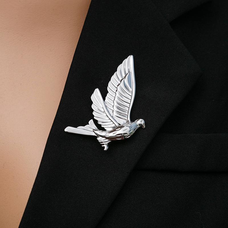 Stal nierdzewna Gołąb Pokoju Zwierzęce Broszki dla Kobiet Mężczyzn Kreatywne Klasyczne Wodoodporne Broszki do Ubrań Akcesoria Biżuteria Imprezowa