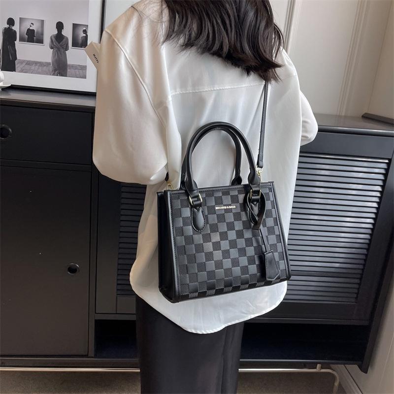 

IELGY Корейская версия модной клетчатой простой сумки-тоут в стиле ретро большой вместимости для переноски вручную чёрный