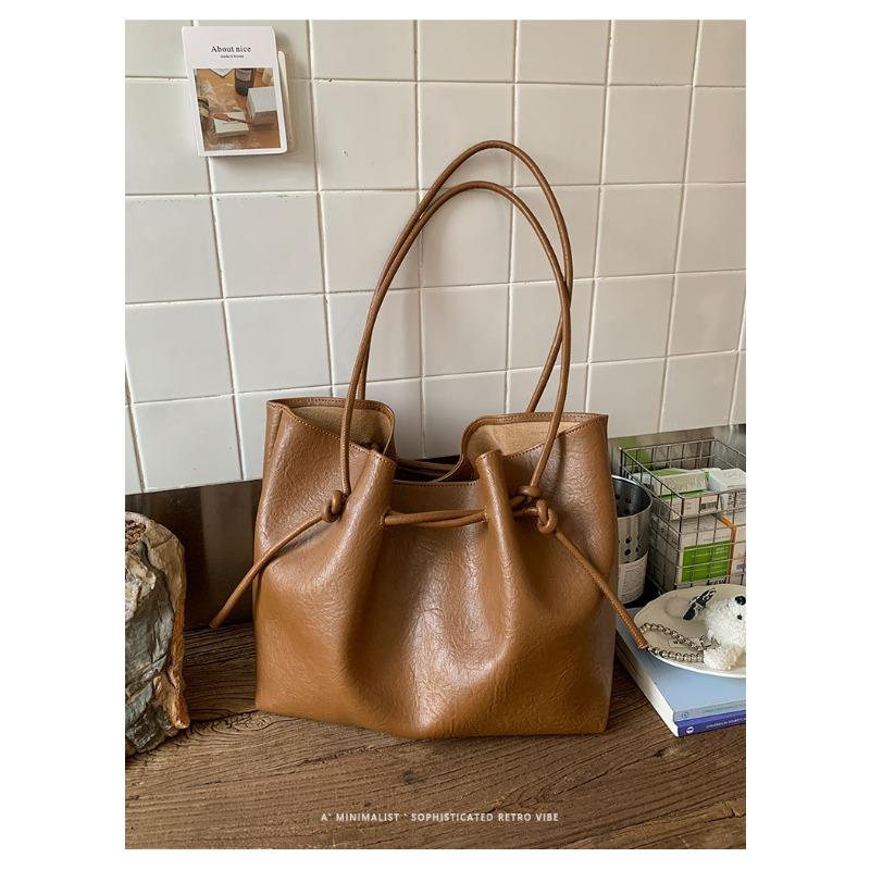 Large Capacity Tote Bag for Commuting, Women's New Style Simple and Fashionable Shoulder Bag, Retro Commuting Armpit Bag, Trendy