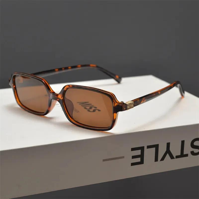 Neutral Retro Square Frame Sunglasses New Outdoor Beach Sunglasses Women'S Fashion Street Shooting Trend Hundred Sunglasses