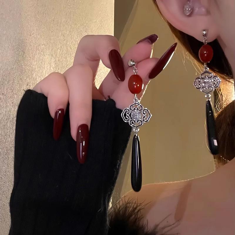 Spicy Girl Vibe: 2025 Sweet & Cool Niche Tassel Earrings - Chic & Slimming Long Design