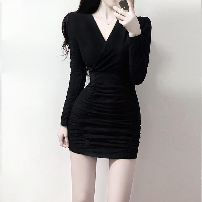 Royal Sister Style Black V-Neck Slim-fit Short Dress for Autumn/Winter