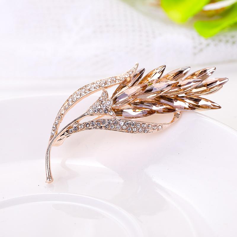 Elegant Luxury Brooch: Versatile and Exquisite Pin for Suit Jackets - Japanese and Korean Inspired Design