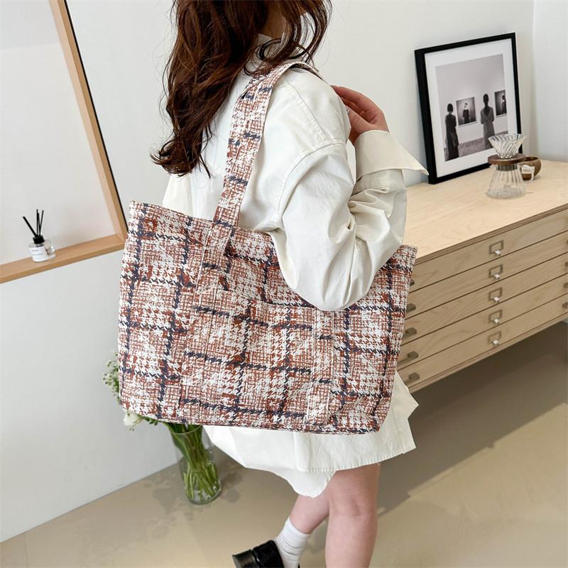 Fashionable And Practical Womens Shopping Bag With Unique Street Style Design