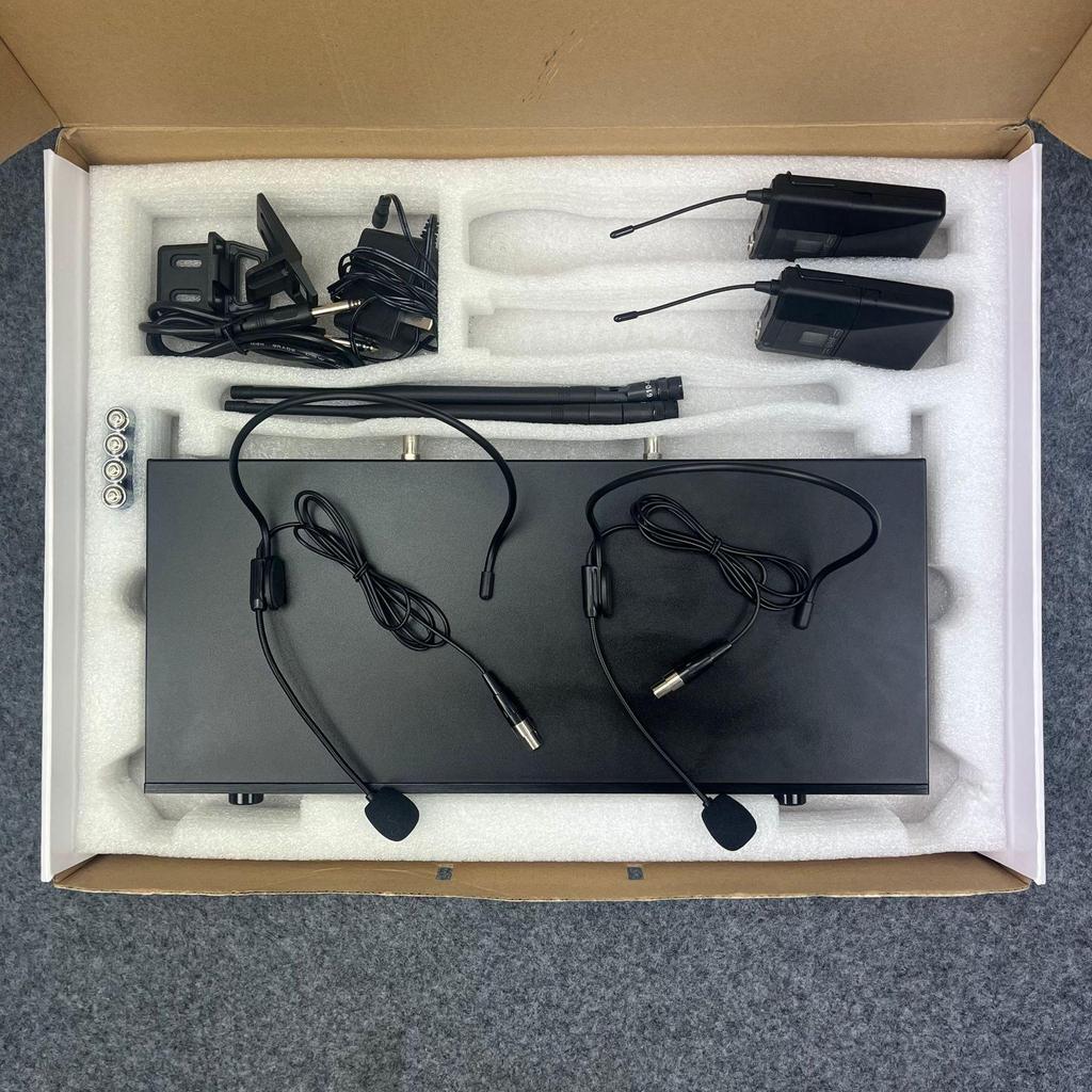 High-End U-Band Infrared Wireless Dual Microphone Lavalier Headset for Conference and Stage Use