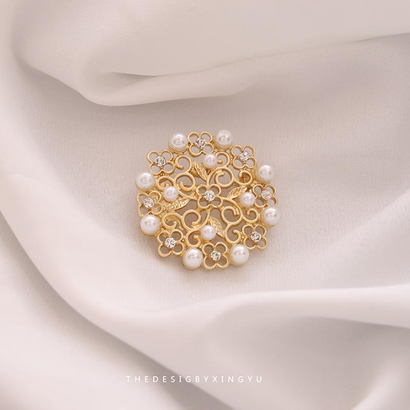 Broche Elegante de Pérola Dourada e Espiga de Trigo: Acessório Versátil e de Alta Qualidade para Mulheres