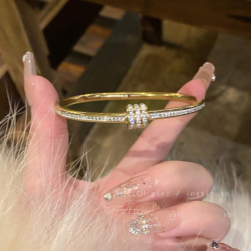Fashionable Zircon For Diamond-inlaid Nail Bracelets Suitable For Women To Wear And Wear During Summer Travel