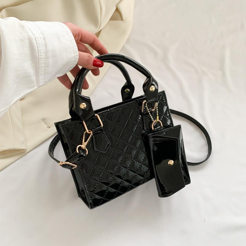 Trendy Shoulder Handbag Stylish Square Bag With Spacious Design For Daily Use
