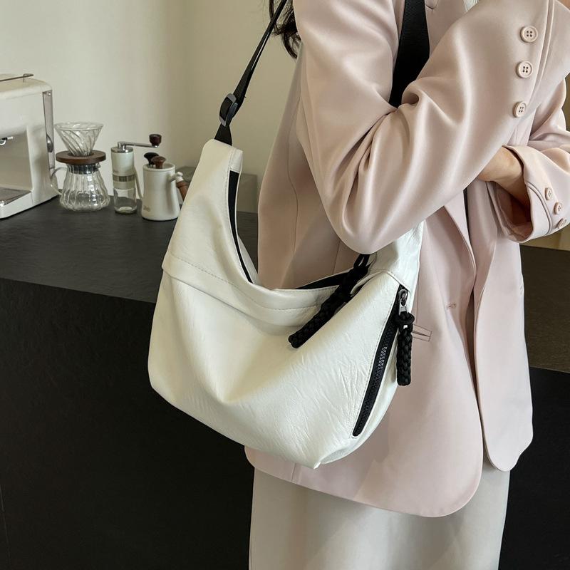 Premium Casual Messenger Bag Women'S Fashion Shoulder Bag Large Capacity Versatile Dumpling Bag