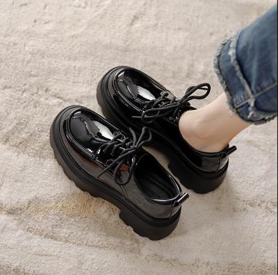 Sapatos Individuais de Bico Redondo Aumentados de Amarrar Mocassim Muffin Sapatos Plataforma Sapatos de Couro Pequenos Femininos Estilo Britânico Outono e Inverno Preto