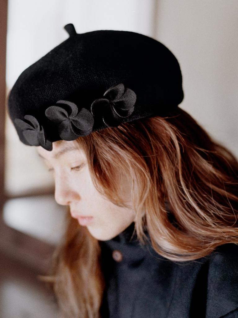 Poejidam Vinca Beret In Black