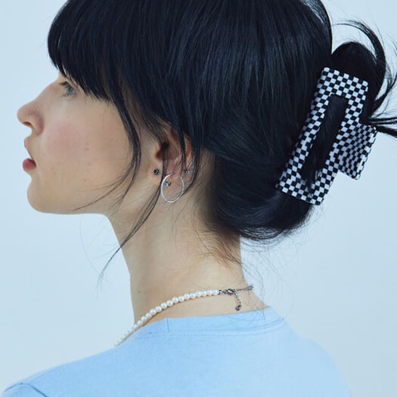 

FAKEMAMA CHECKERBOARD HAIR CLAW_BLACK FREE