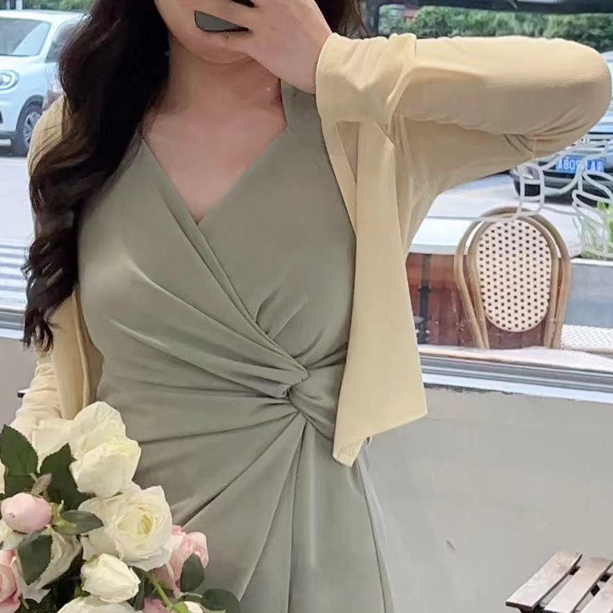 

Elegant Retro Halter Slim Dress & Cardigan Two-Piece Set for Plus Size Women, Summer 2026 Collection Apricot Cardigan