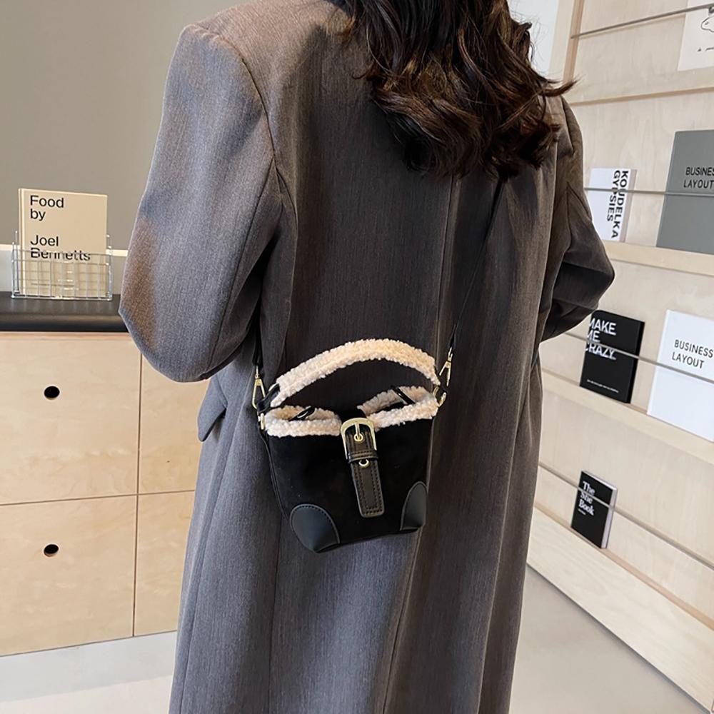Fashion Crossbody Bag Wholesale Women's Bags Bucket Shoulder Handbag Autumn Winter Vintage Versatile Lamb Wool Handbag Elegant