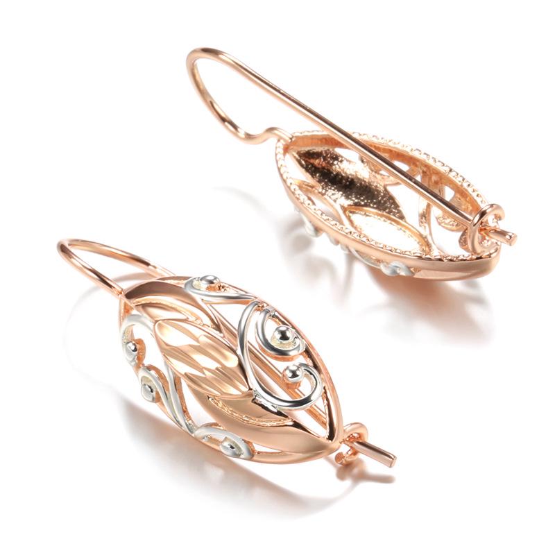 Trendige kupferbeschichtete Echtgold Zweifarbige Hohlblumenohrringe