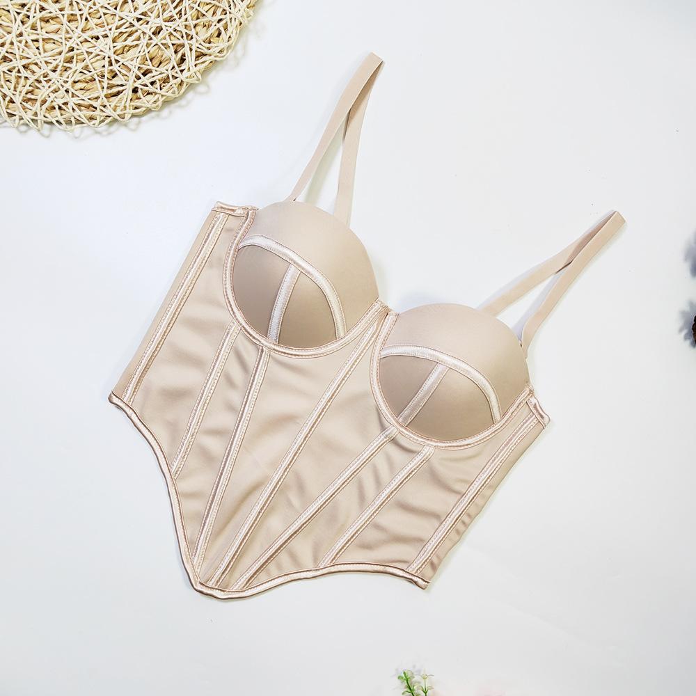 Corsés, ropa de mujer moderna y elegante