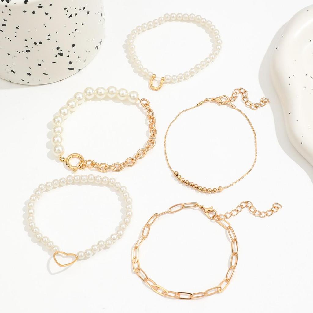 5-Piece Horseshoe Buckle Heart Charm Beaded Bracelet Set with Imitation Pearls & Bullet Clasp for Women
