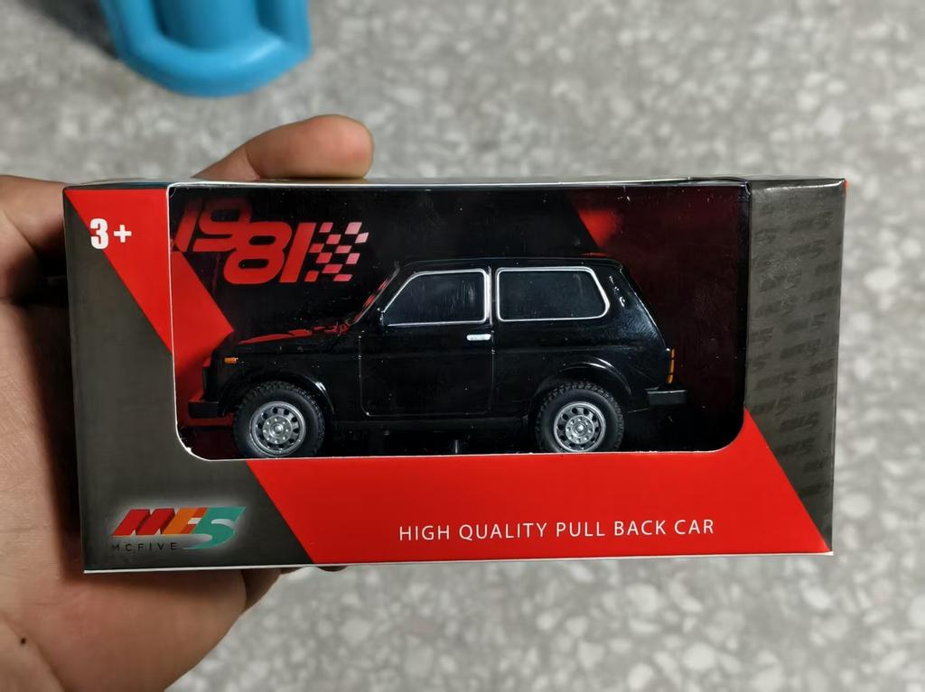 1/43 (boxed) Russian retro car model, die-cast metal, exquisite and compact pocket car, beautiful collectible, home decoration.