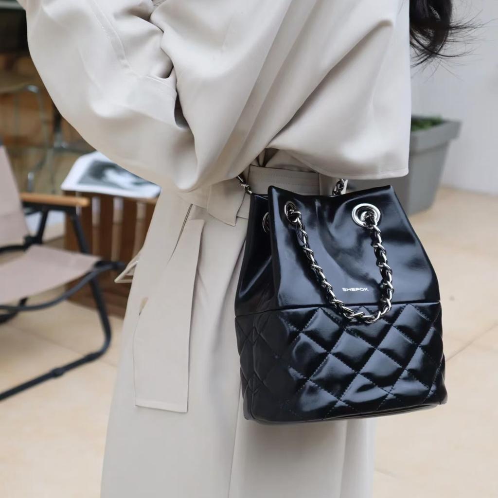 French Niche Design Shoulder Bag Fashionable Small Fragrant Wind Bucket Bag High-End Diamond Chain Commuter Messenger Bag Bag