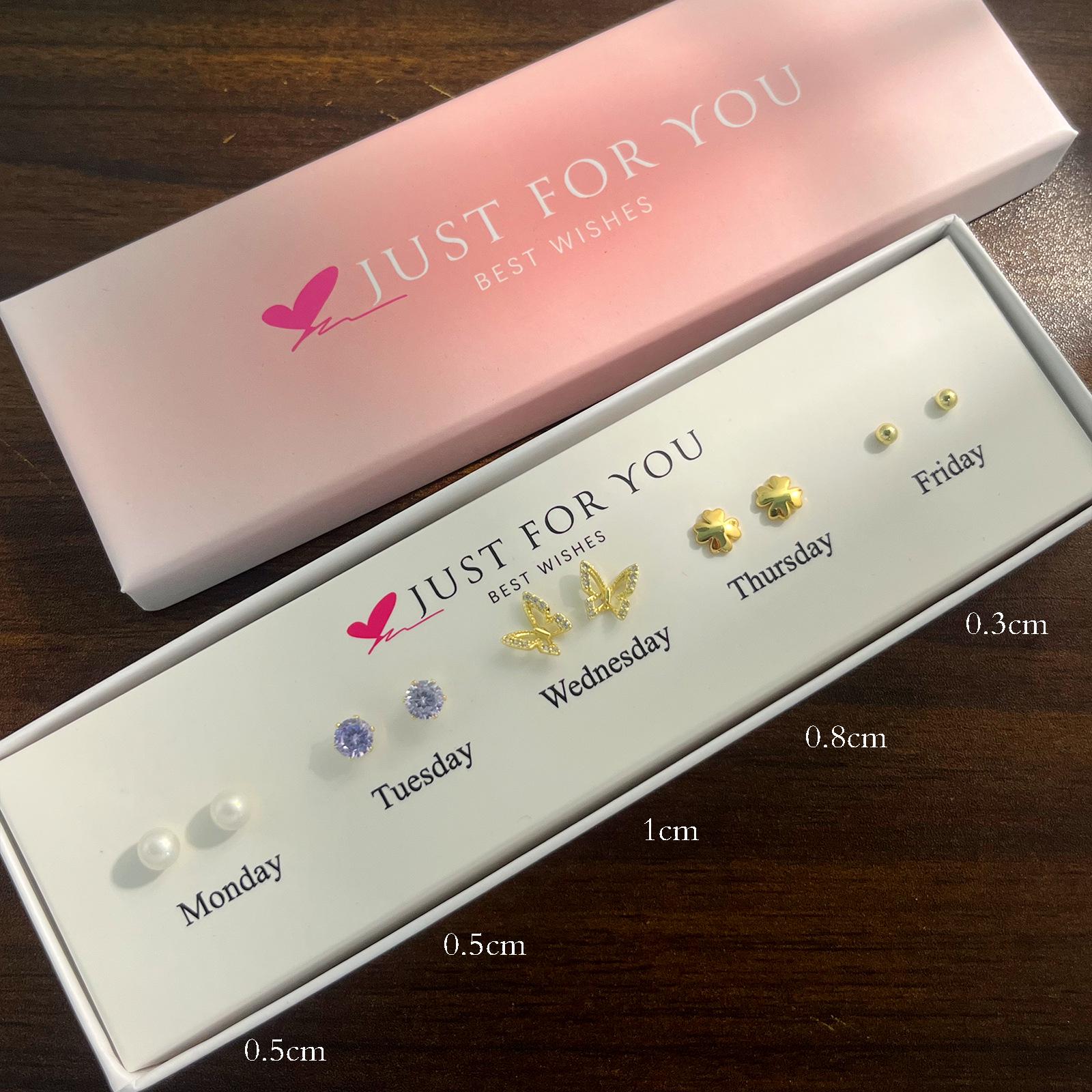 

Щотижнева Подарункова Коробка: Сережки-пусети з бантиками у вигляді зірки, місяця, метелика та квітки для дівчаток Boxed Set