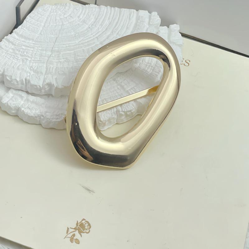 High-End European Metal Scarf Buckle for Bikini or Swimsuit with Japanese Character Design золотой
