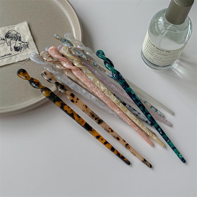 Little Mermaid Acetate Hairpin: Elegant Women's Qipao Updo Accessory in Modern Ancient Style, 2022 Headwear Collection.