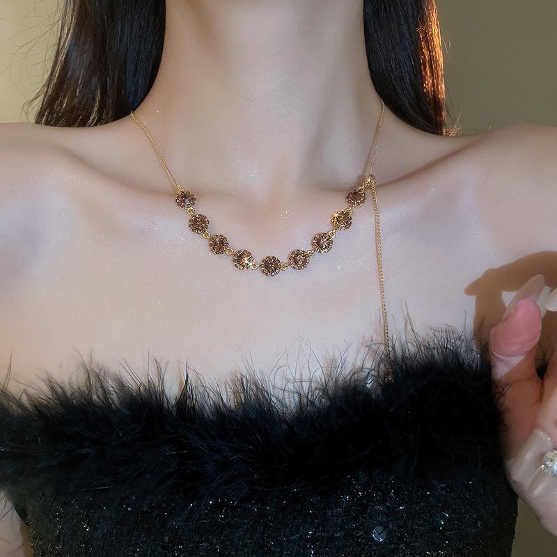 Light luxury diamond-encrusted water drop necklace, fashionable personality, heavy industry neck chain, bridal evening dress, high-end accessories