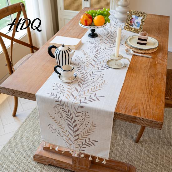 High Quality Embroidered Table Linen Floral Runner Elegant Dining Cover White Rustic Scratch Resistant Runner with Tassels for Home Wedding