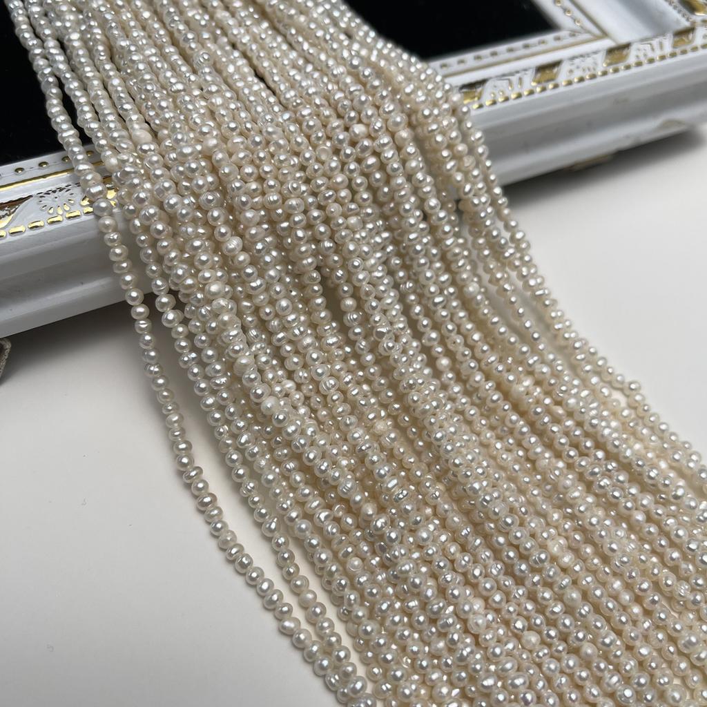 1 šňůra, bílé přírodní sladkovodní perly korálky pro výrobu šperků DIY náhrdelníky, náramky, kotníky řemesla (Korálky 2-3 mm, Délka 36 cm)
