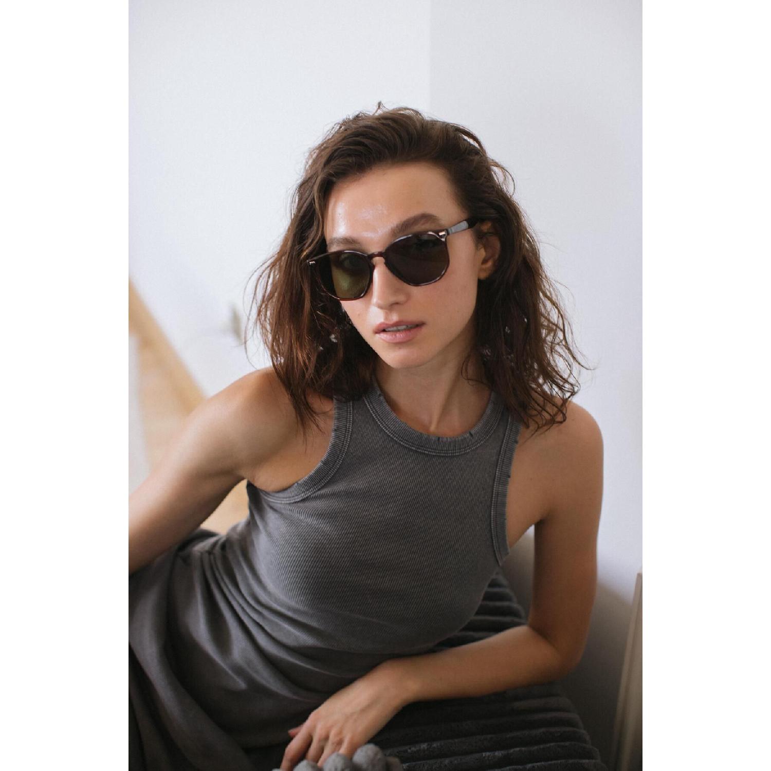 

Tamela Коричневые зеленые солнцезащитные очки