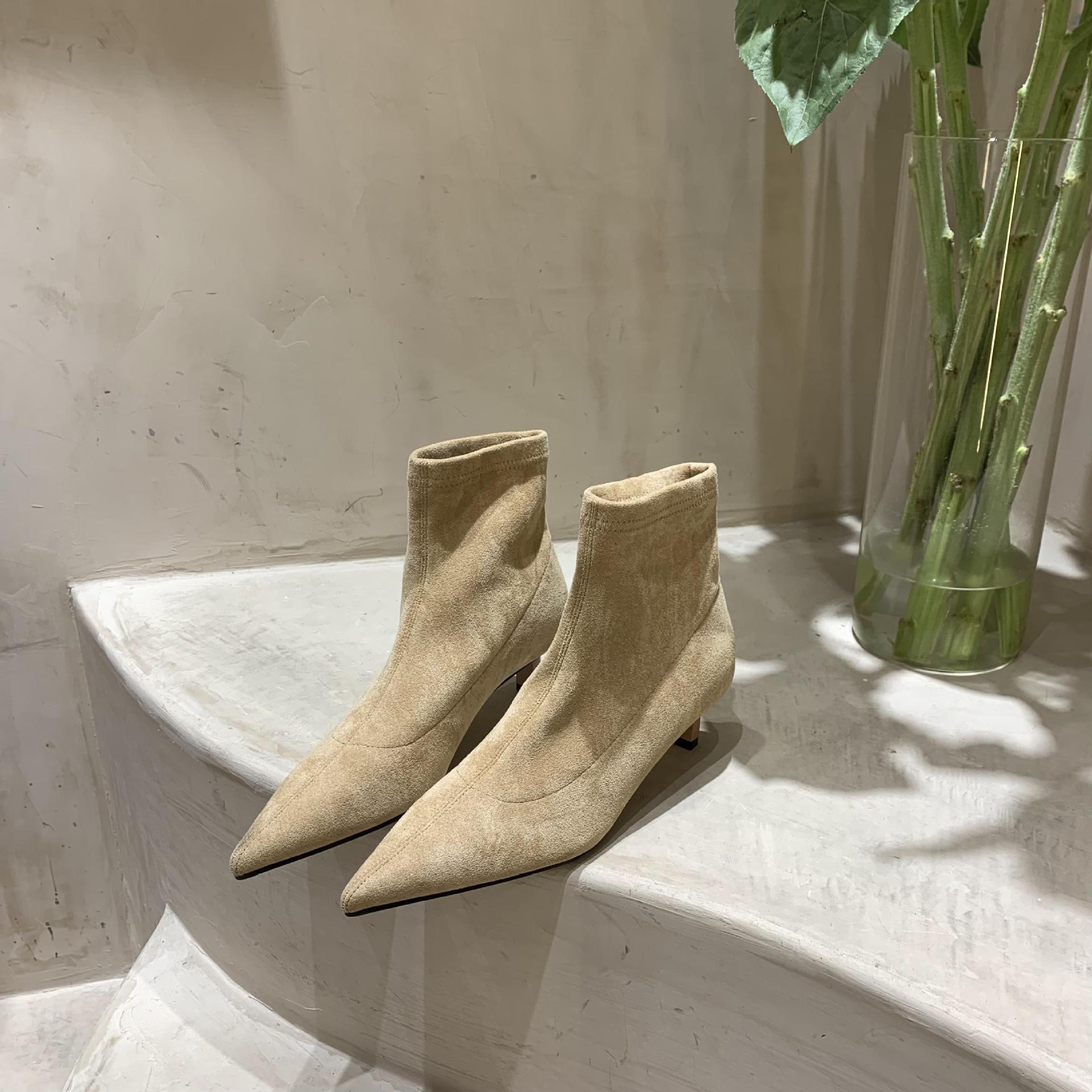 

2025 autumn and winter pointed thin heel elastic boots Internet celebrity thin boots medium boots matte high heel velvet commuter short boots women 35