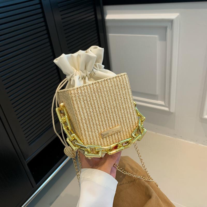 

Популярная женская сумка-мешок 2025 новая повседневная модная на плечо, сумка-мессенджер, цепочка, портативная маленькая квадратная сумка