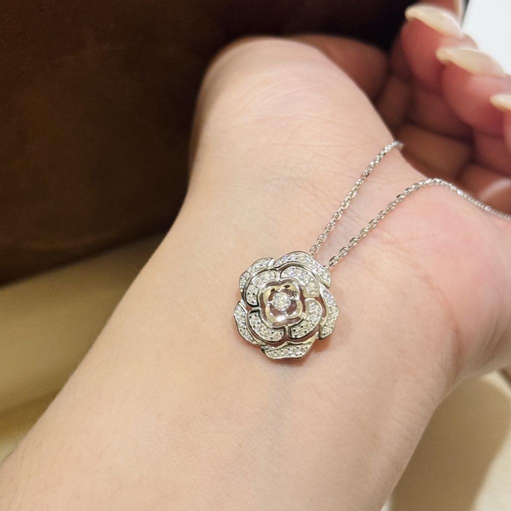 Flower Hollowed Out Necklace, 925 Sterling Silver Pendant with Diamonds, Exquisite for Daily Wear and Gift Giving, Essential for Birthdays