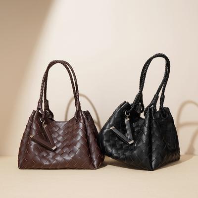 2025 nouveau sac parachute cuir de vache tressé portable sac panier à légumes boucle corde métallique portable messager sac pour femmes