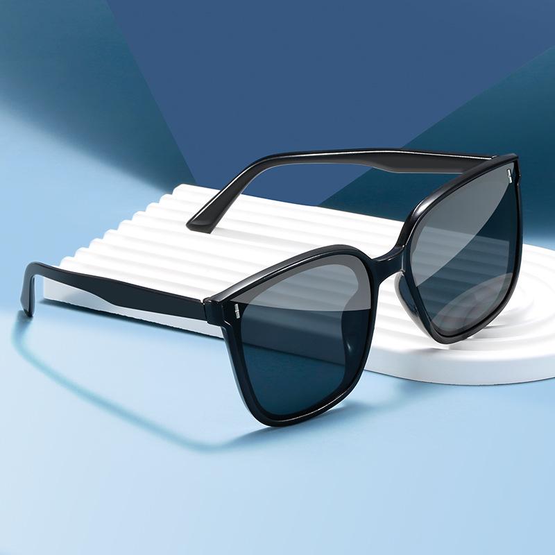2024 Trendy Anti-UV Sunglasses for Women & Men - Douyin Influencer Style, Big Face Slimming, Perfect for Driving.