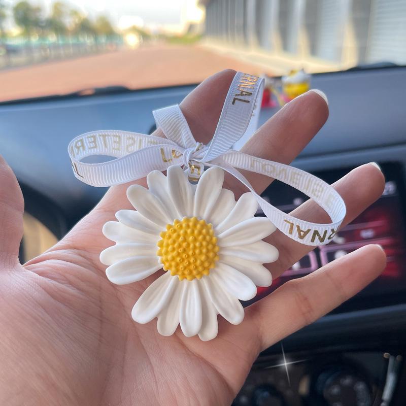 Daisy Scent Car & Wardrobe Hanging Deodorizer - Long-lasting Fragrance & Decorative Ornament